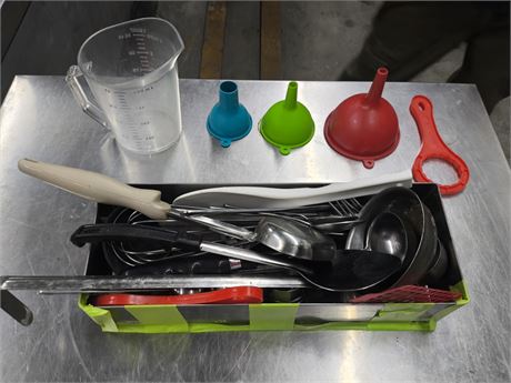 Lot 41 - Various Kitchen Tools