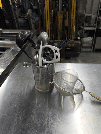 Lot 40 - Various Kitchen Tools