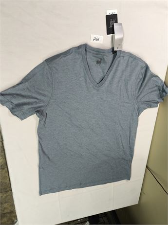 Lot 261 - Raffi Vneck Tshirts