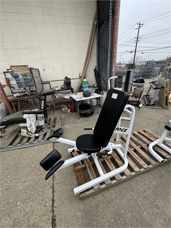 Lot 200 - Leg Press Machine
