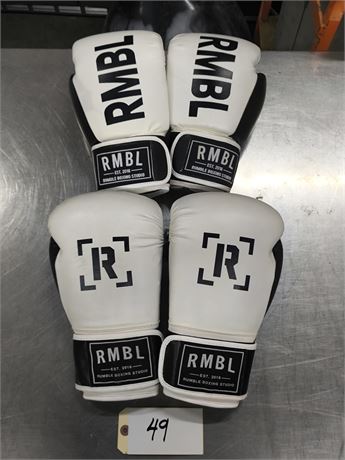 Lot 49 - Boxing Gloves