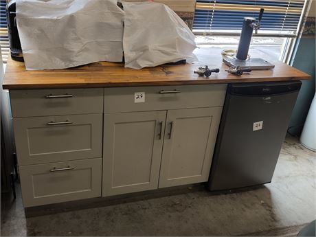 Lot 27 - Keg Dispensing Cabinet and Cooler