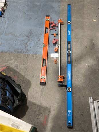 Lot 231 - Professional Leveling tools