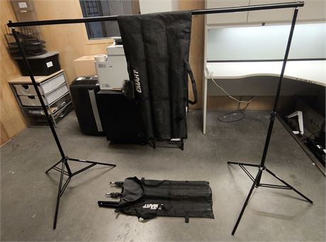 Lot 77 - Lighting Tripod