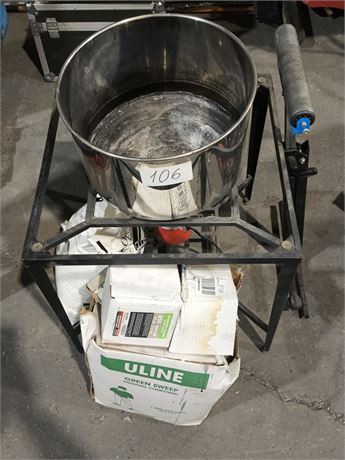 Lot 106 - Abrasive Pot and accessories