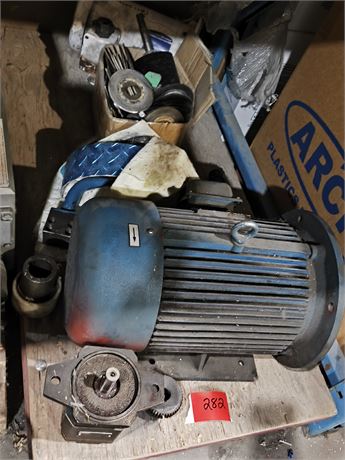 Lot 282 - Industrial Electric Motors and Pump