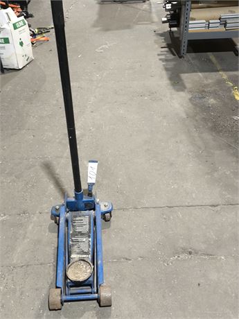 Lot 101 - Garage Jack