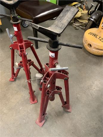 Lot 94 - Javelin Industrial Pipe Stands With V-Head