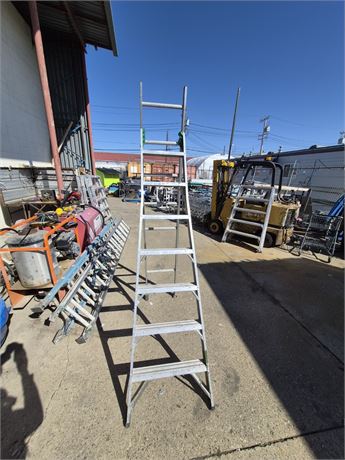 Lot 164 - 8-ft Aluminum Extension Ladder