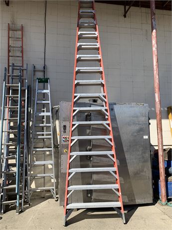 Lot 157 - 16-foot Fiberglass Twin Step Ladder
