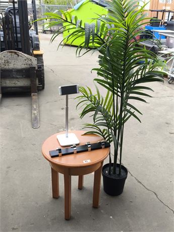 Lot 93 - Coffee Table with Decor