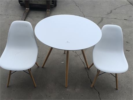 Lot 82 - Round Kitchen Table with Chairs