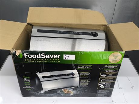 Lot 87 - FoodSaver Vacuum Sealing System