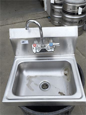 Lot 121 - SAGETRA Stainless Steel Commercial Kitchen Sink