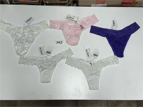 Lot 742 - Hanky Panky Underwear