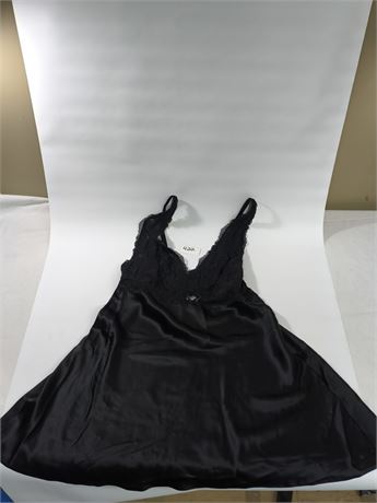 Lot 422 - Nk Imode Morgan Maximum Bust Support Silk Chemise