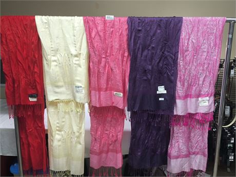 Lot 551 - Raffi Cashmere The Isla