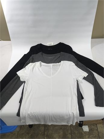 Lot 500 - XS Terrera Elvy Long Sleeve V-Neck Top Terrera Rylie V-Neck Tee