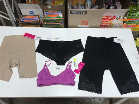Lot 692 - Simone Perele and Commando Underwear