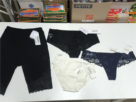 Lot 691 - Simone Perele Underwear