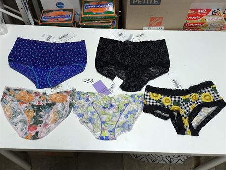 Lot 756 - Hanky Panky Underwear