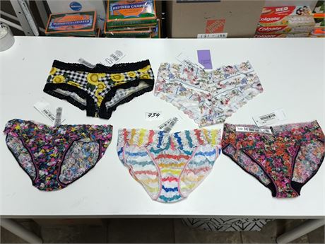 Lot 754 - Hanky Panky Underwear