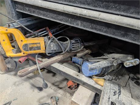 Lot 18 - Recipricating Saws and Impact Wrench