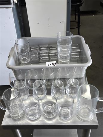 Lot 1-49 - Glasses