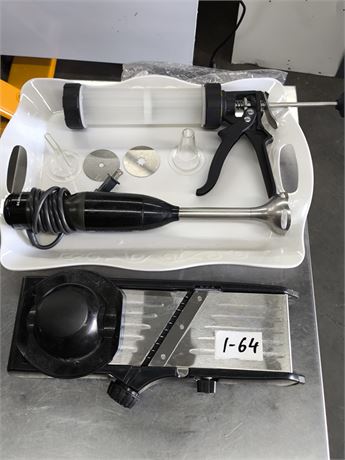 Lot 1-64 - Sauce Dispenser, Immersion Blender and  mandoline slicer