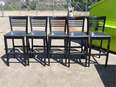 Lot 1-109 - Bar Height Chair