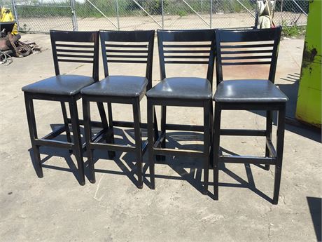 Lot 1-103 - Bar Height Chair