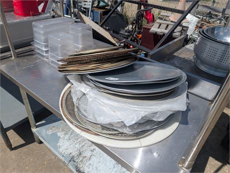 Lot 4-13 - Pizza Pans