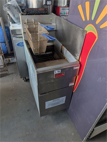 Lot 4-38 - Deep Fryer