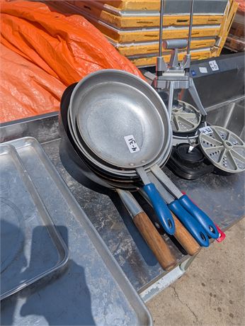 Lot 4-31 - Commmercial Frying Pan