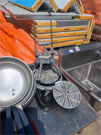 Lot 4-32 - Potatoe cutter and accessories
