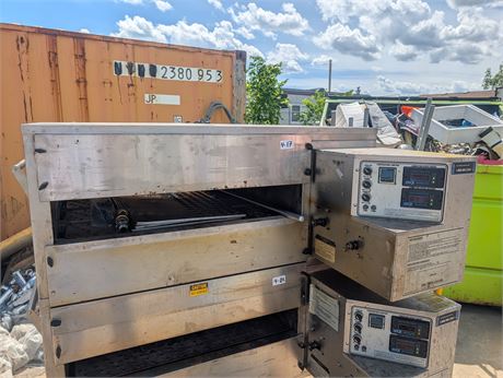 Lot 4-17 - Top Conveyor Oven
