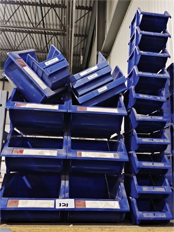 Lot 120 - 20 stackable parts bins