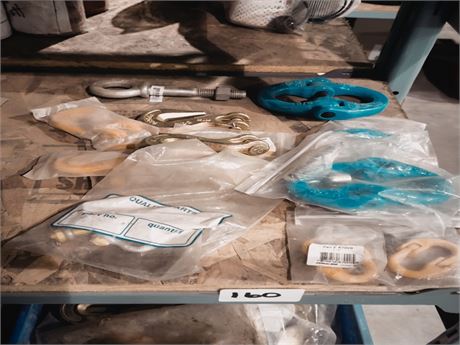 Lot 160 - Yoke joints and Chain Hooks