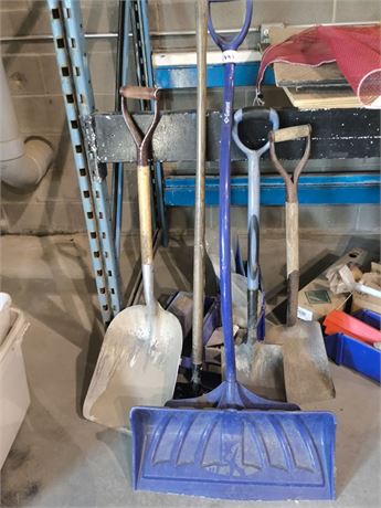Lot 197 - Grain Shove, Spade Shovels, Snow shovel, Ice chipper