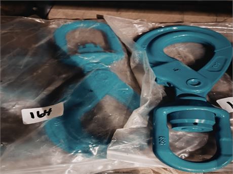 Lot 164 - Herc X16 lift hooks