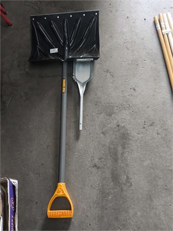 Lot 279 - True Temper Plastic Snow Shovel