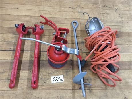 Lot 287 - treble light, ground stake, oil can, pipe vise clamp, pipe cutters