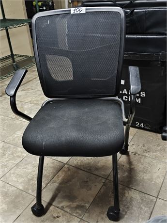 Lot 100 - Chair