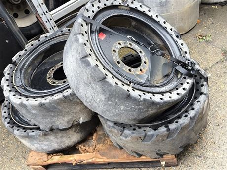 Lot - W-40 - Industrial Tire 33x12-20 SGT E01-30