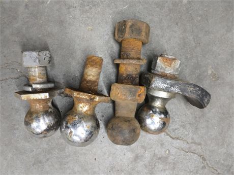 Lot - W - 138 - Drop Style Hitch Mount + Removable Trailer Hitch Ball