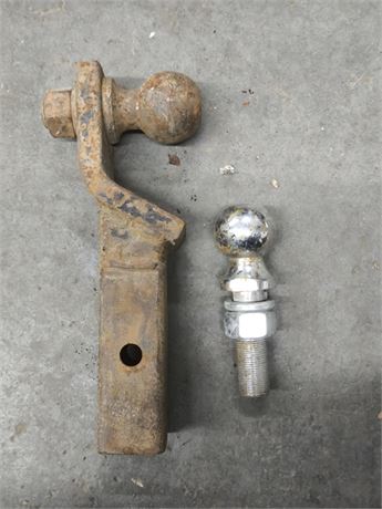 Lot - W - 141 - Drop Style Hitch Mount + Removalbe Trailer Hitch Ball