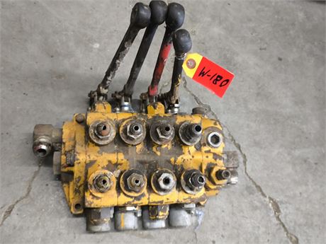 Lot - W-180 - Hydraulic Directional Control Valve (spool valve)